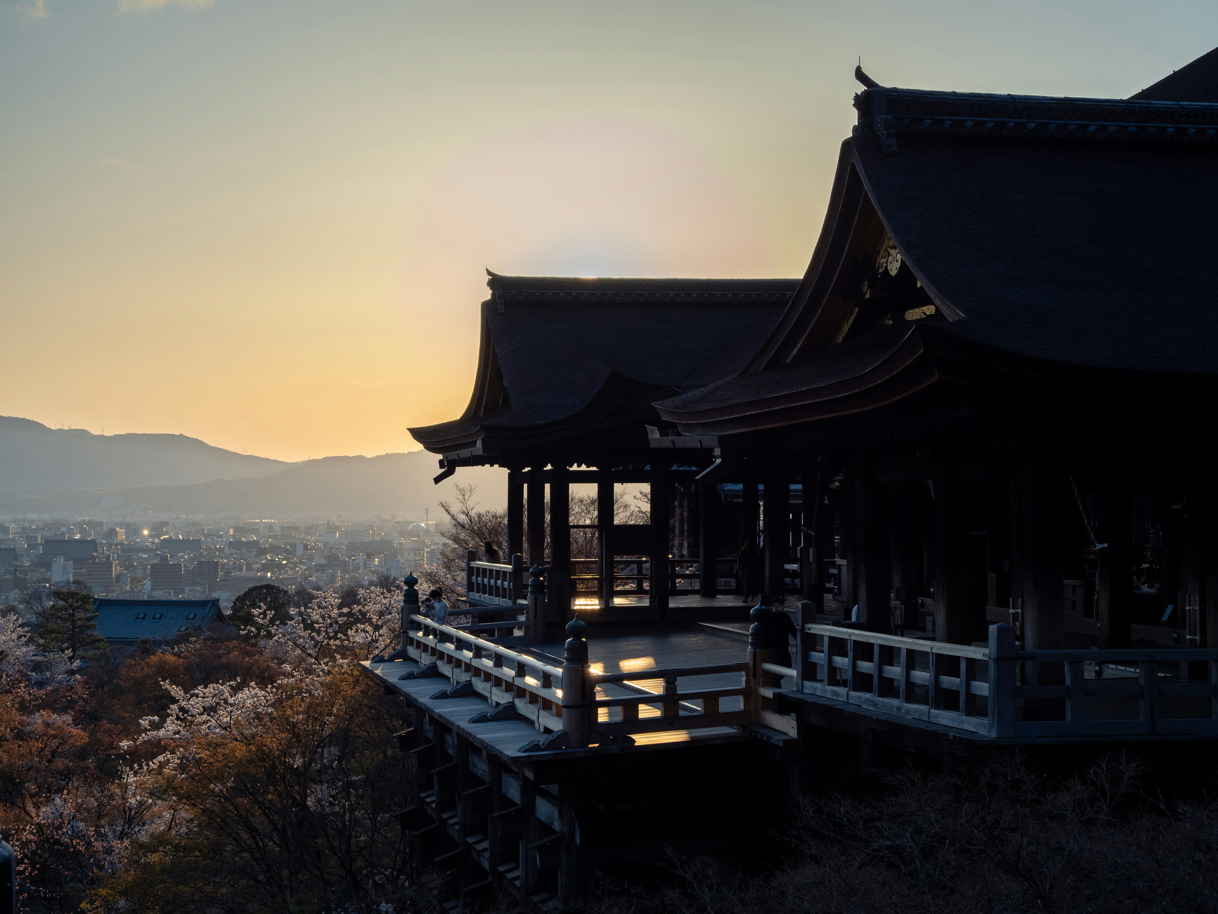 A panoramic view of Kyoto city from Kiyomizu-dera Temple at dawn.